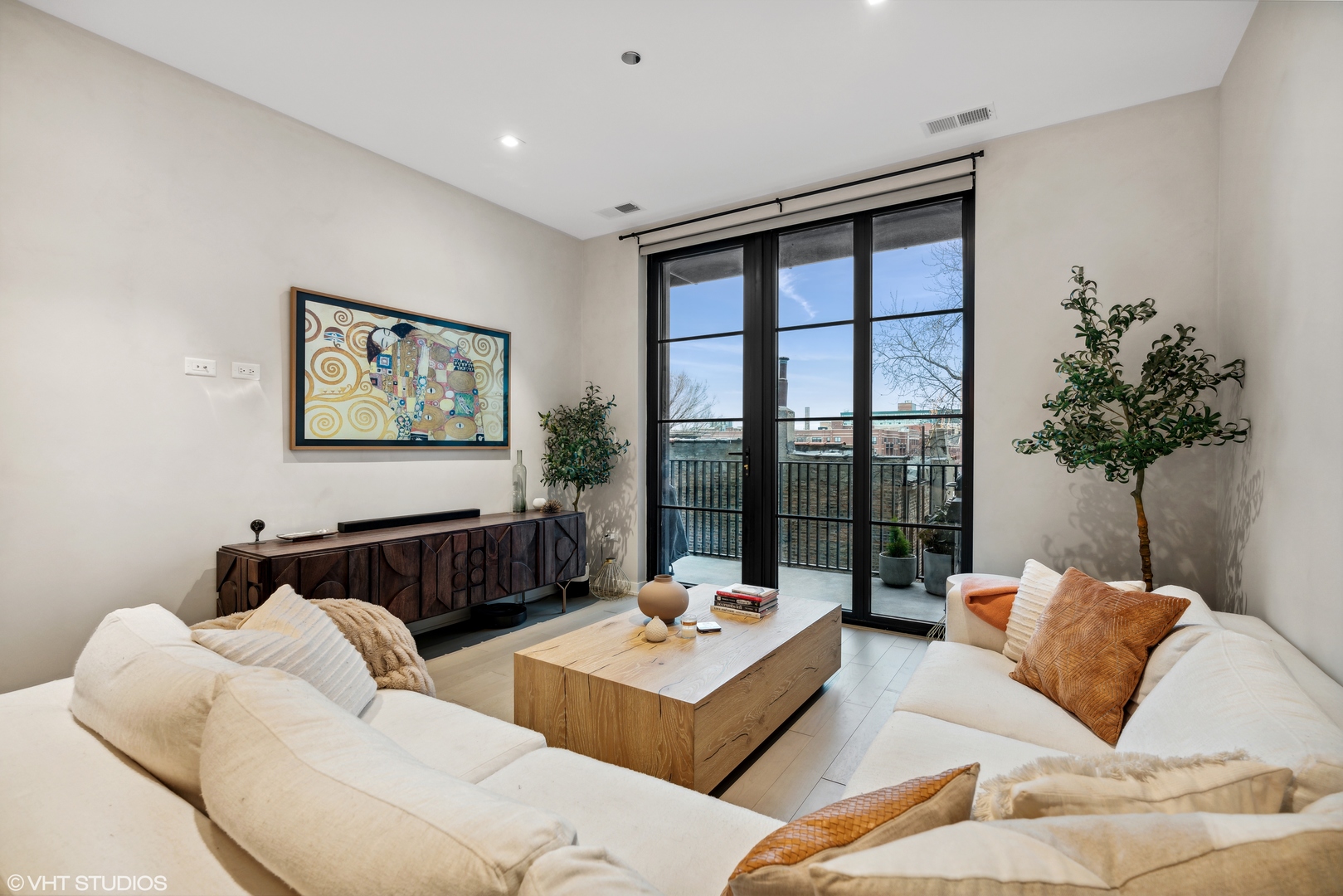 1400 W Monroe Street Unit: 4C