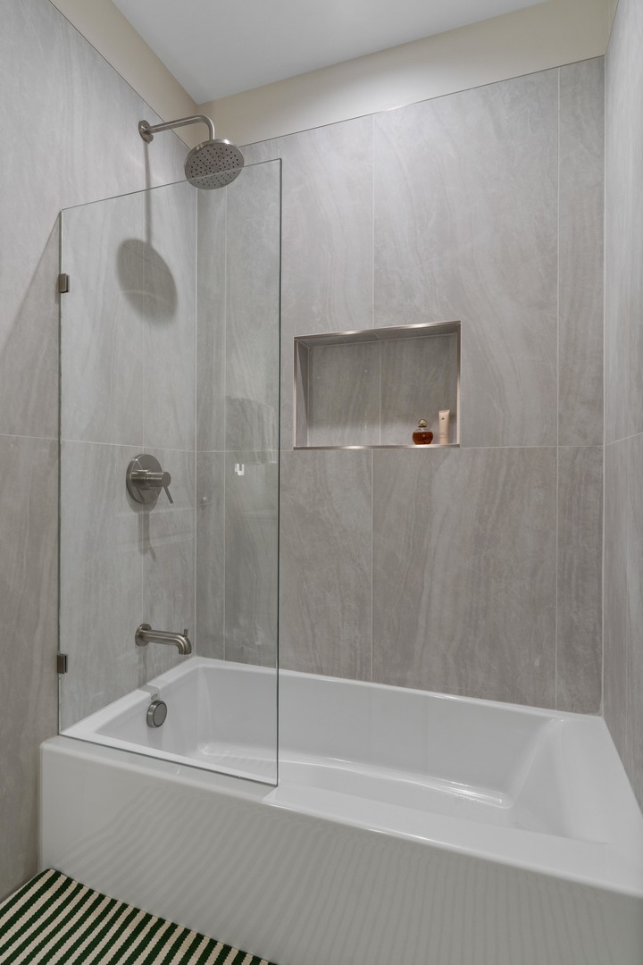 101 W Superior Street Unit: 905