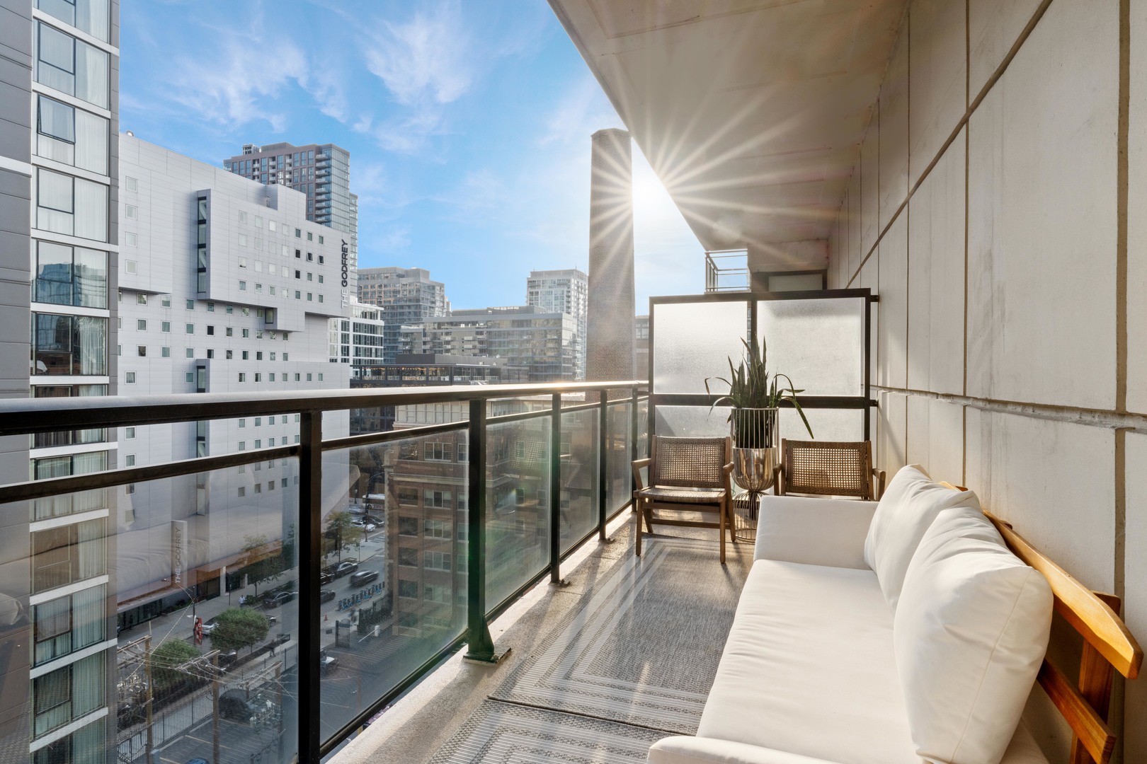 101 W Superior Street Unit: 905