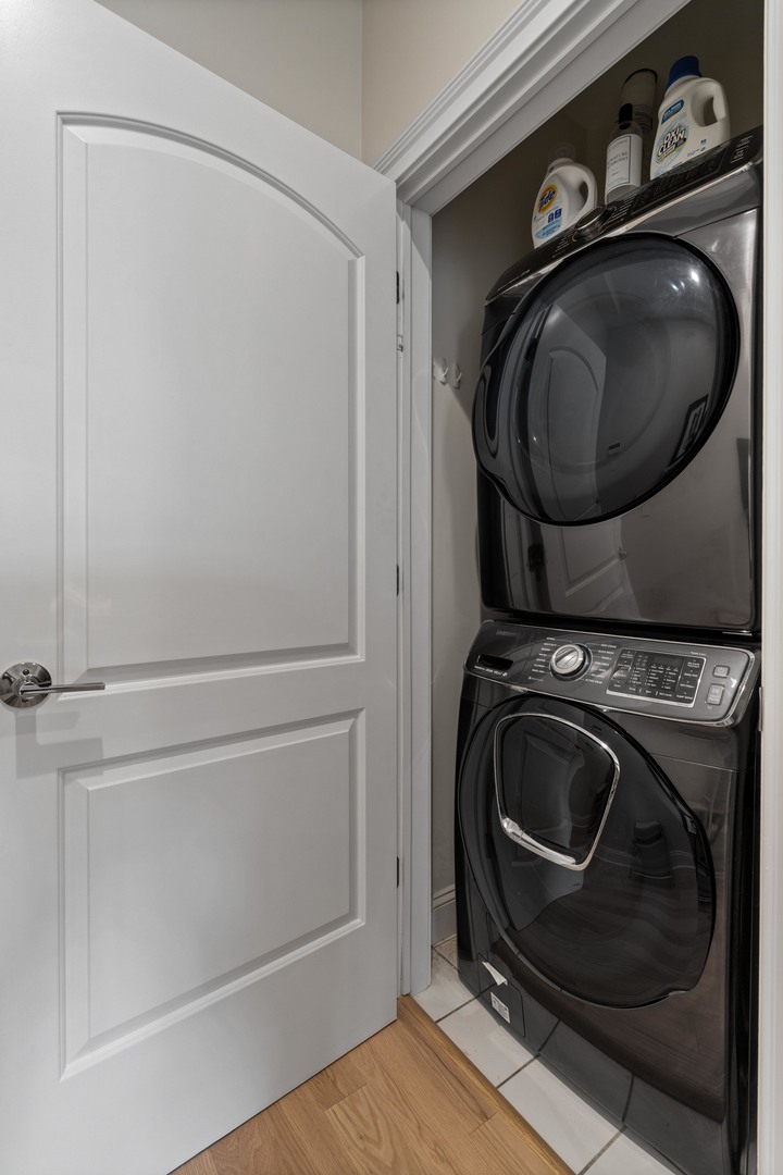 101 W Superior Street Unit: 905