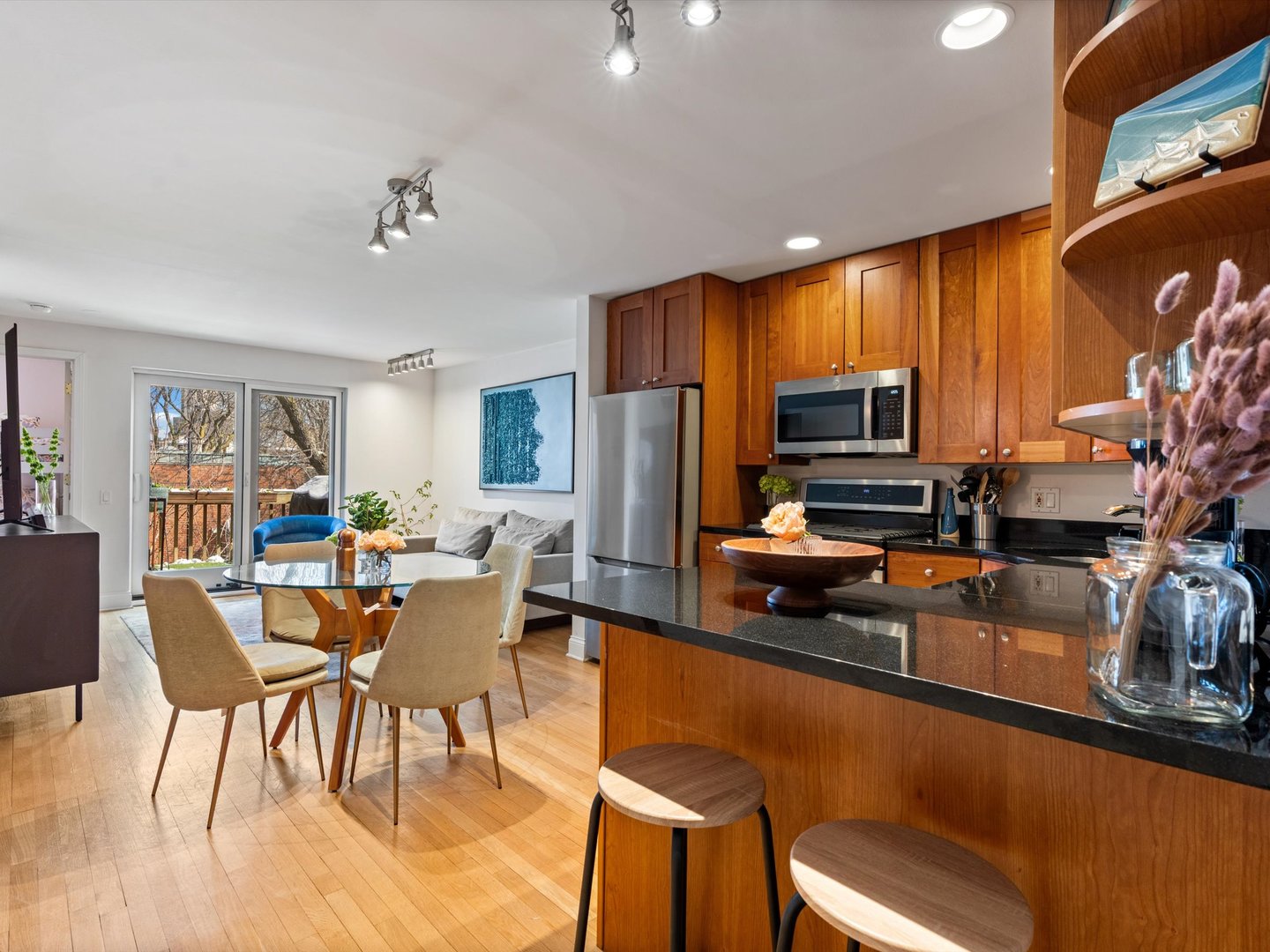 2140 N Lincoln Avenue Unit: 5306