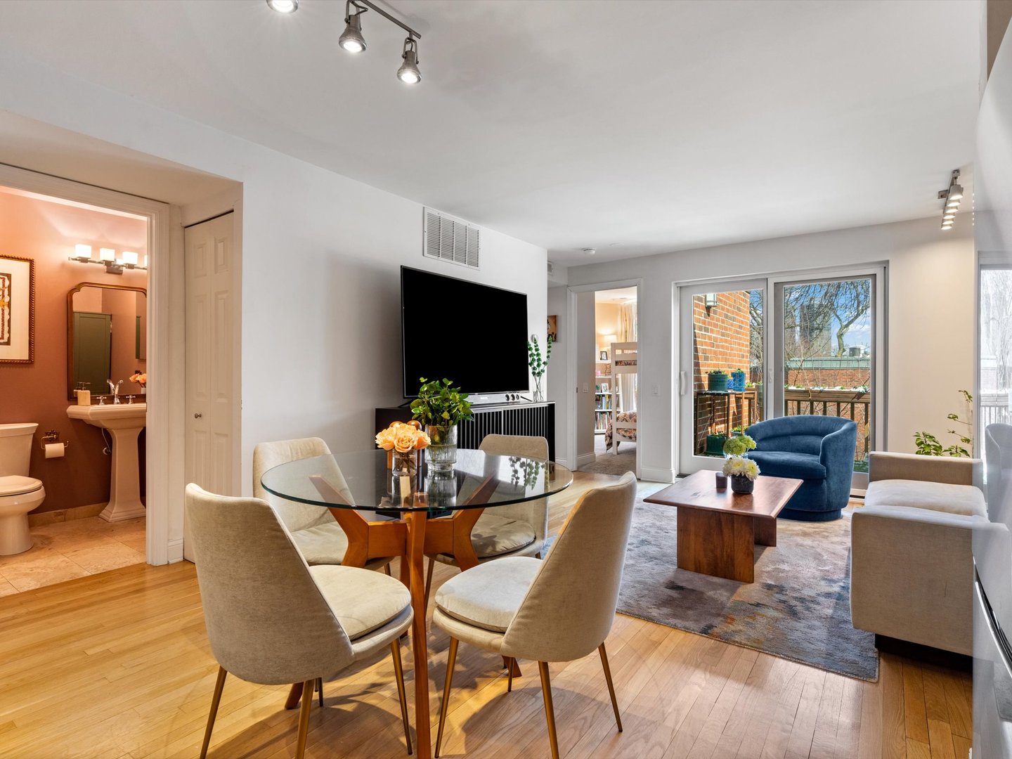 2140 N Lincoln Avenue Unit: 5306