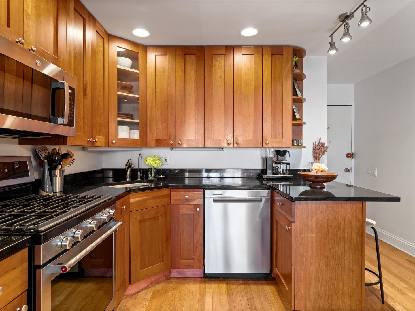 2140 N Lincoln Avenue Unit: 5306