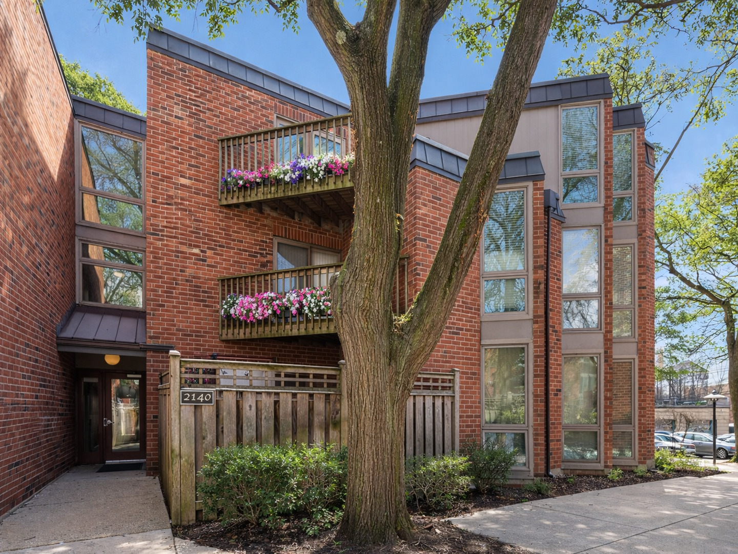 2140 N Lincoln Avenue Unit: 5306