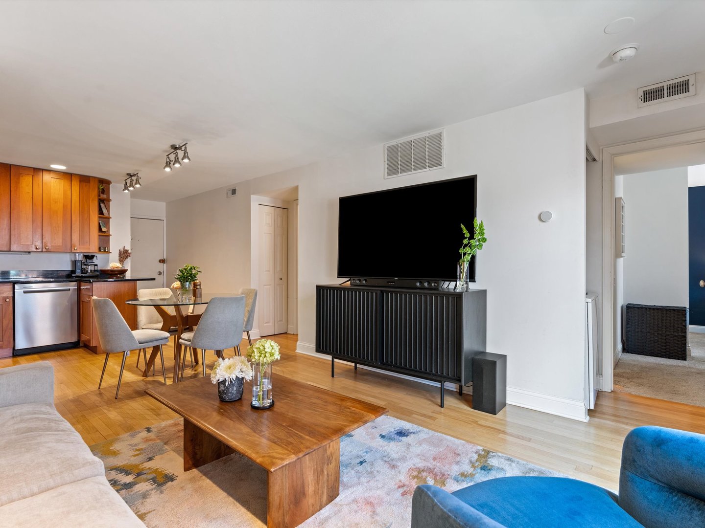 2140 N Lincoln Avenue Unit: 5306