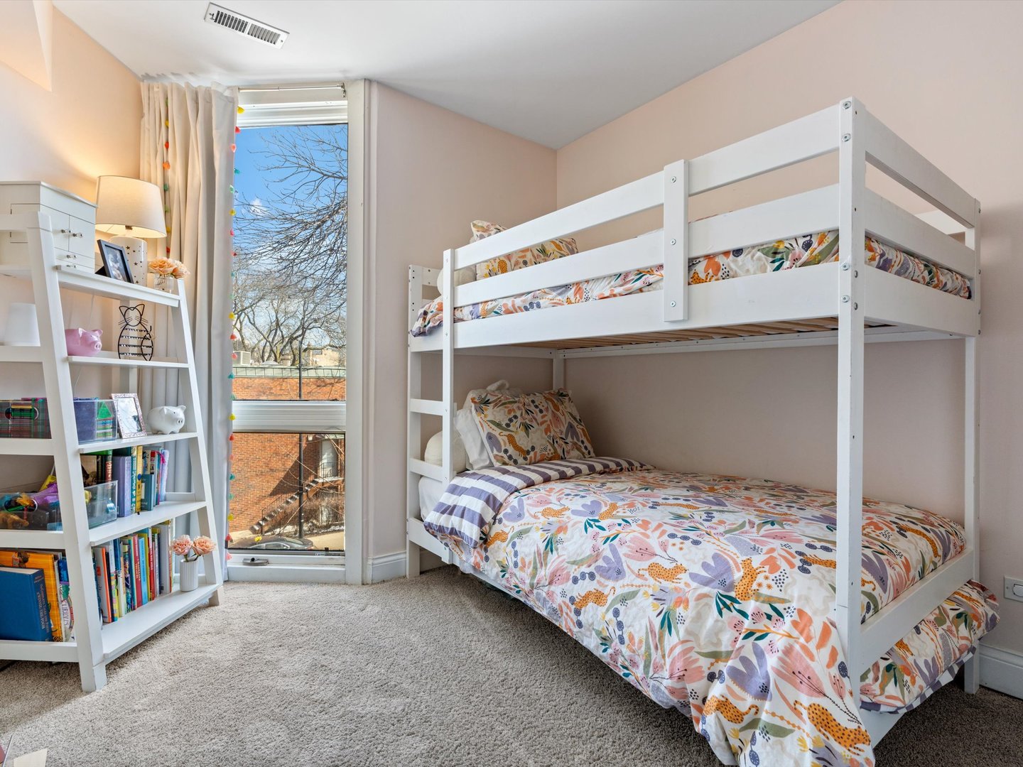 2140 N Lincoln Avenue Unit: 5306