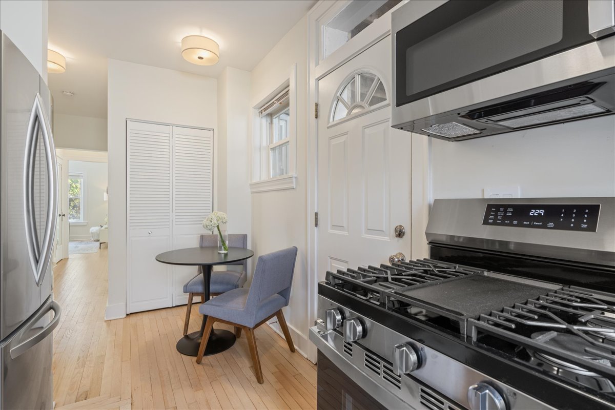2248 W Melrose Street Unit: 1E