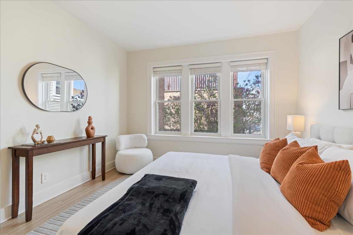 2248 W Melrose Street Unit: 1E
