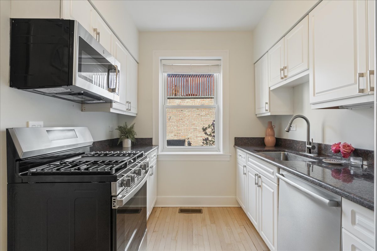 2248 W Melrose Street Unit: 1E
