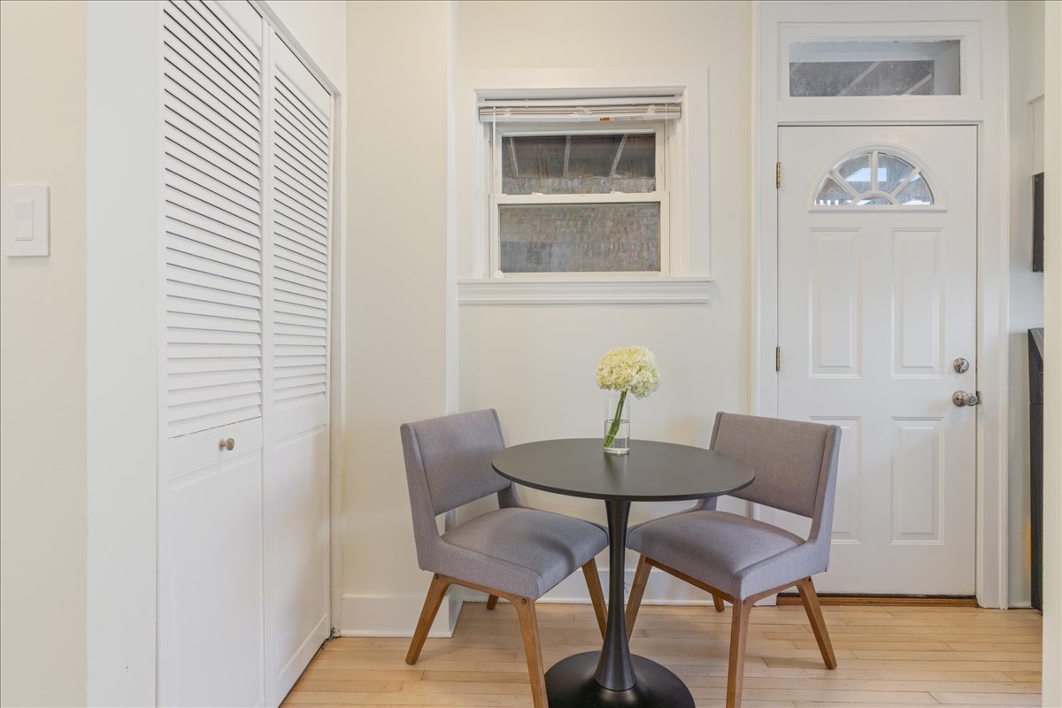 2248 W Melrose Street Unit: 1E