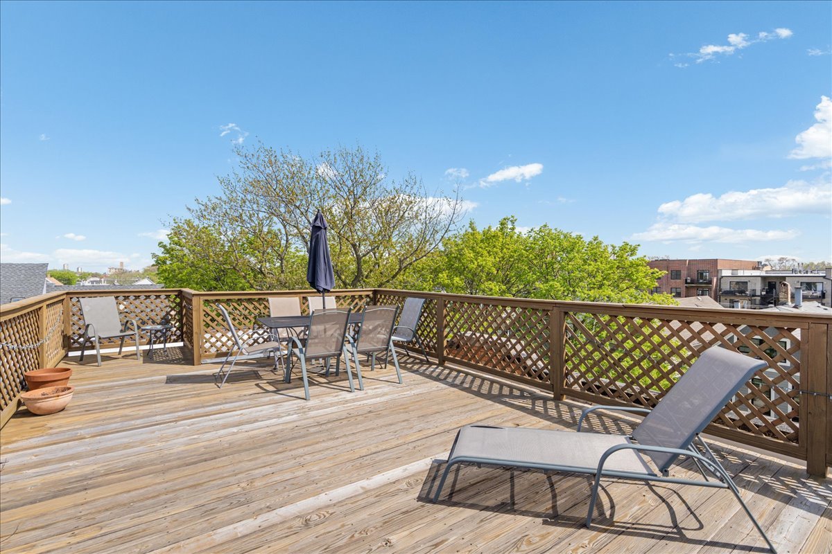 2248 W Melrose Street Unit: 1E