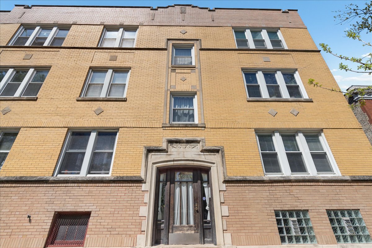2248 W Melrose Street Unit: 1E