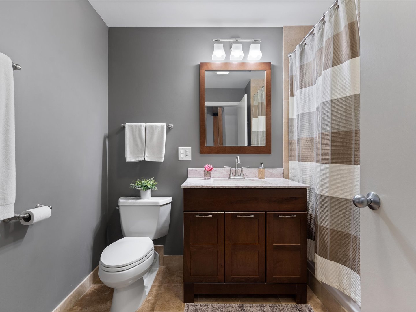 1737 N paulina Street Unit: 205