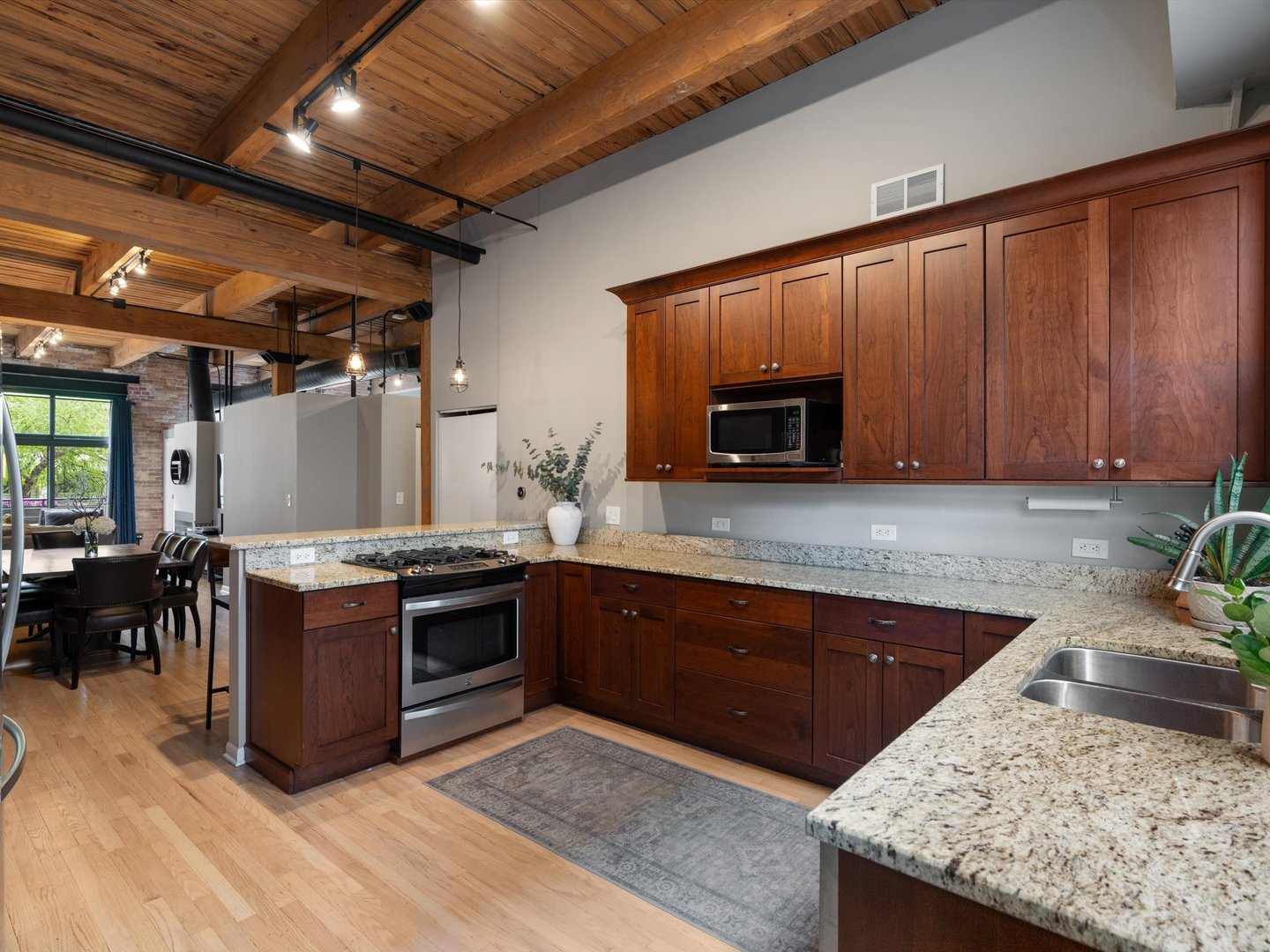 1737 N paulina Street Unit: 205