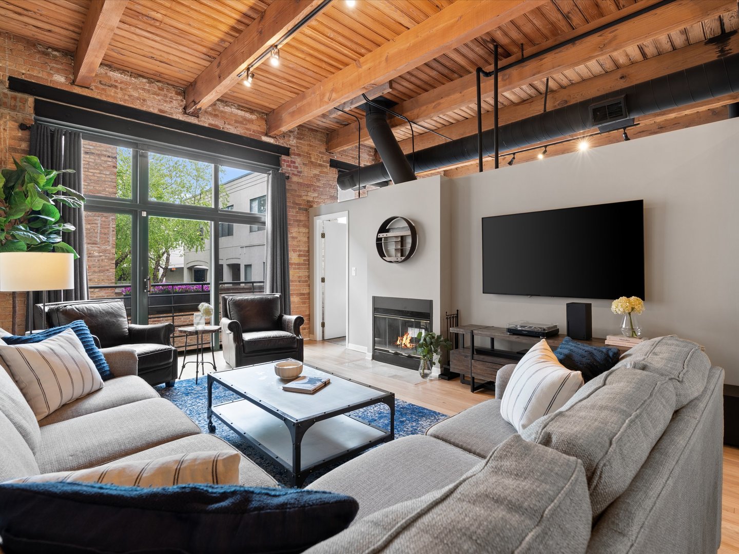 1737 N paulina Street Unit: 205