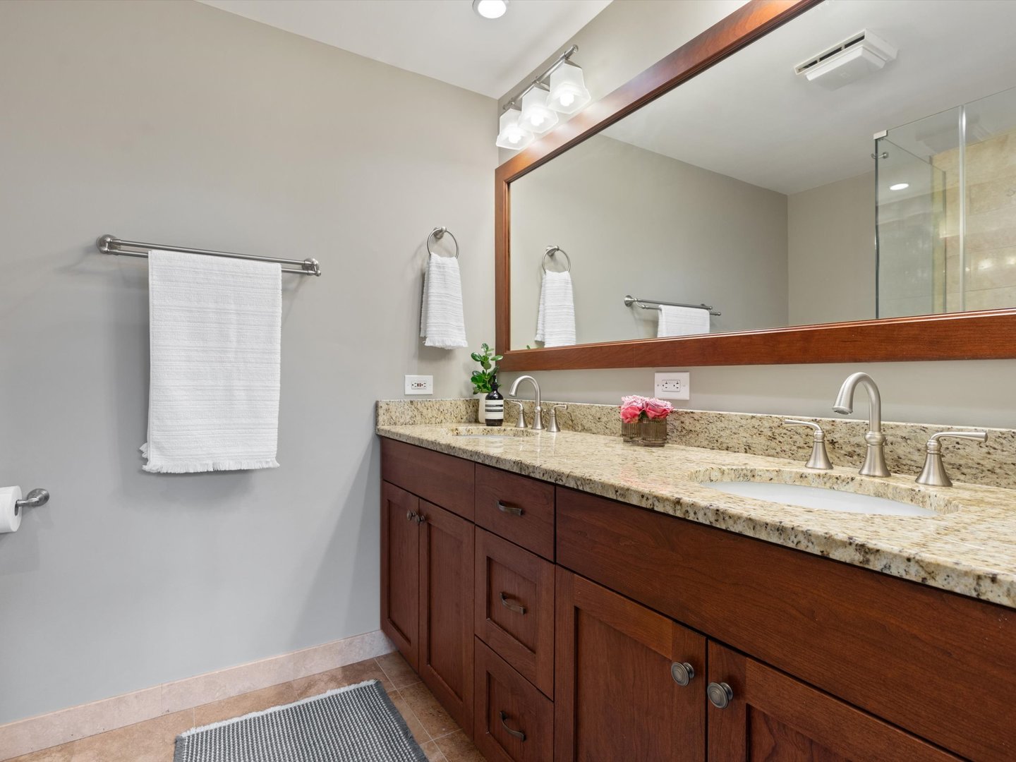 1737 N paulina Street Unit: 205