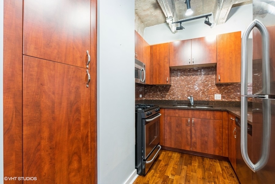 3150 N Sheffield Avenue Unit: 403