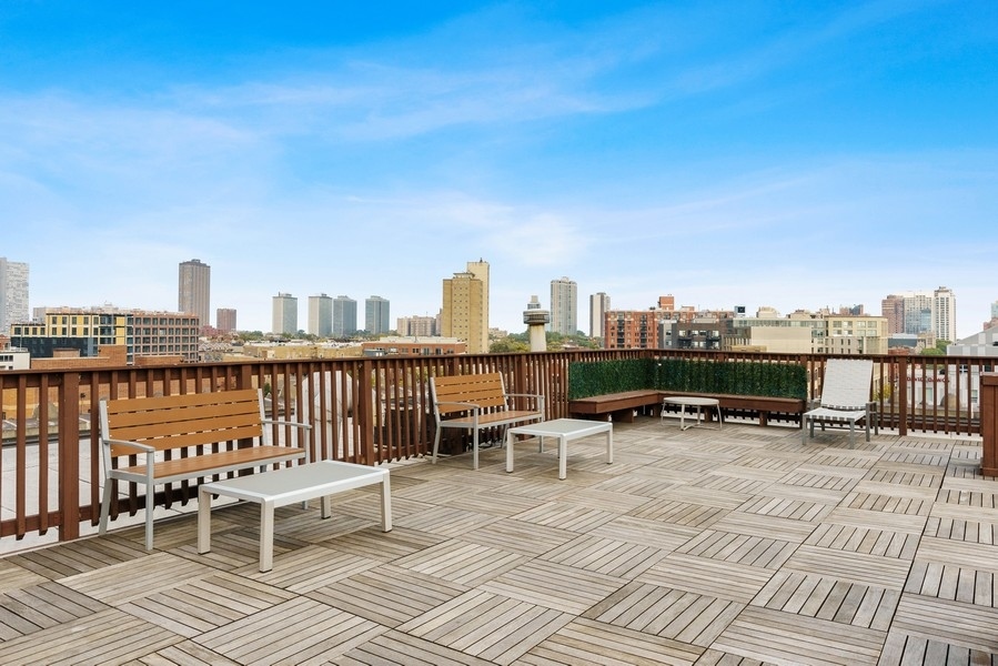 3150 N Sheffield Avenue Unit: 403