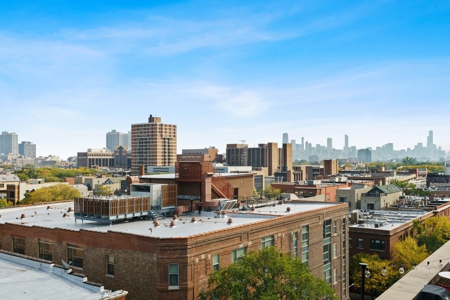 3150 N Sheffield Avenue Unit: 403