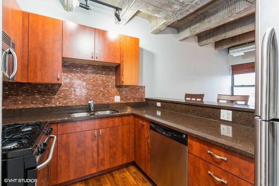 3150 N Sheffield Avenue Unit: 403