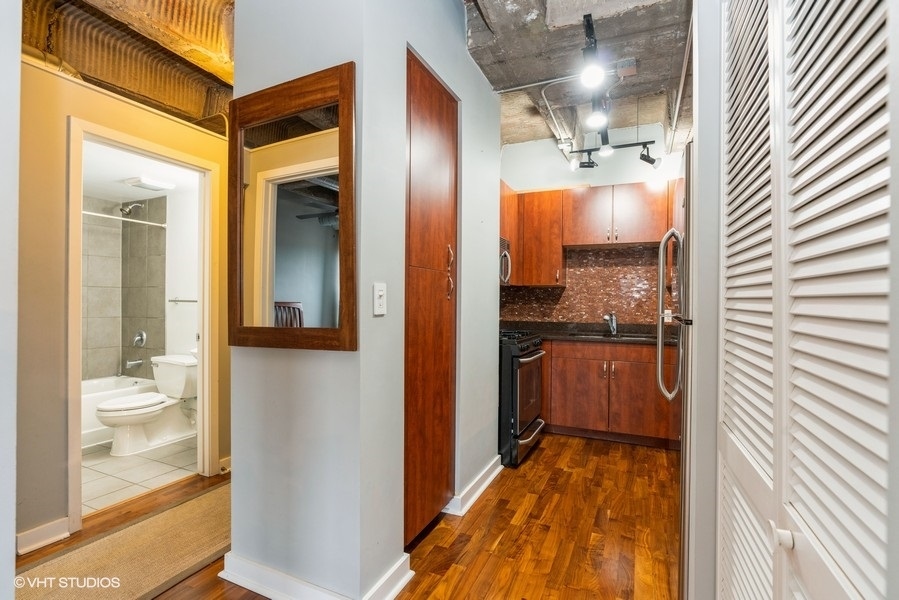 3150 N Sheffield Avenue Unit: 403