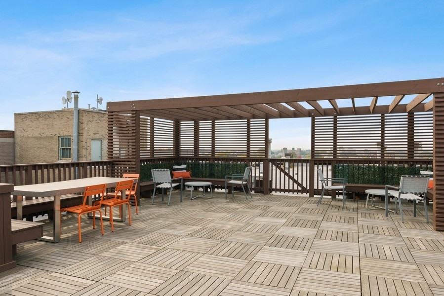 3150 N Sheffield Avenue Unit: 403