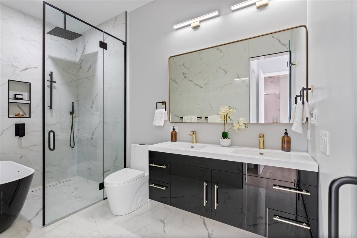 2024 W Irving Park Road Unit: 404