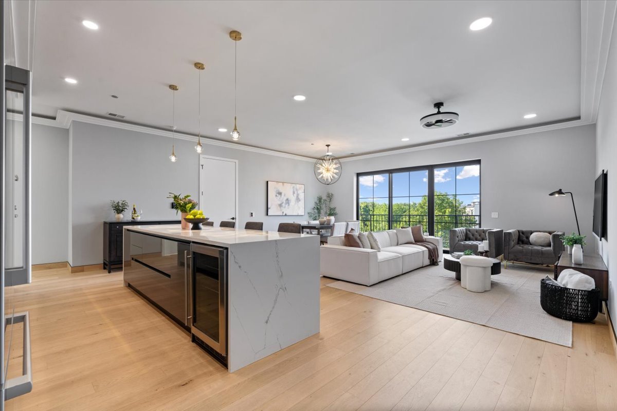 2024 W Irving Park Road Unit: 404