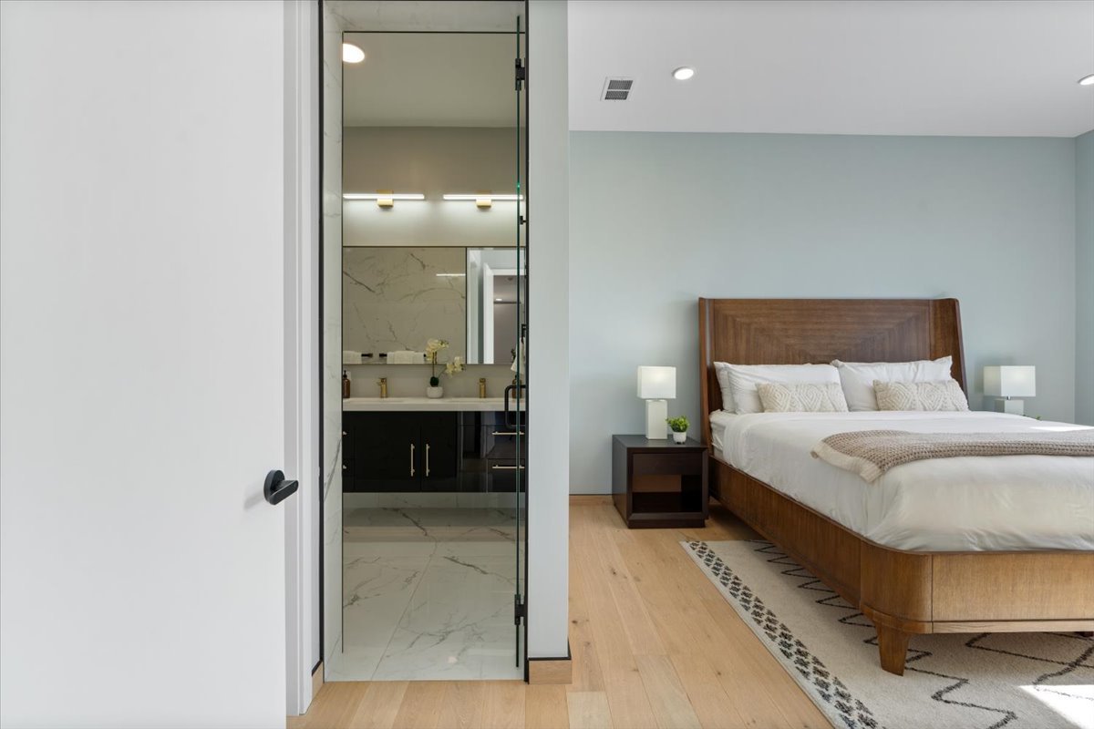 2024 W Irving Park Road Unit: 404