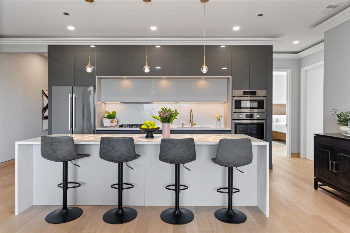 2024 W Irving Park Road Unit: 404