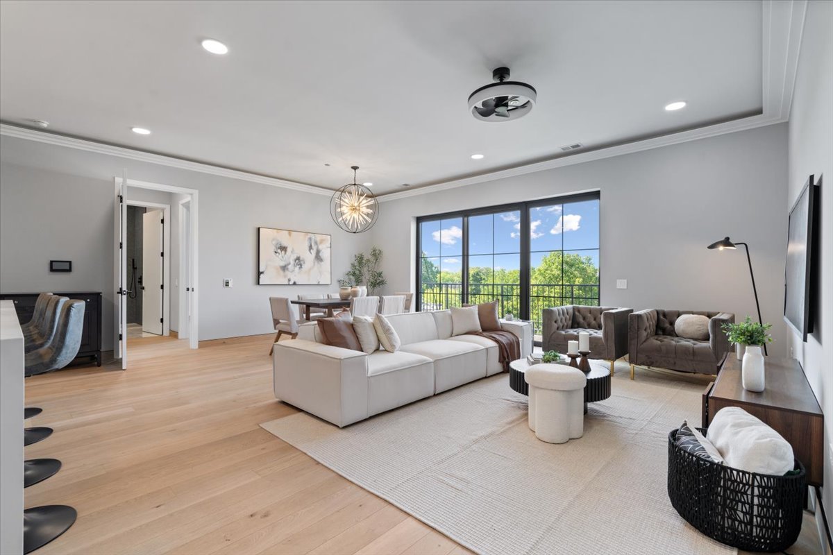2024 W Irving Park Road Unit: 404