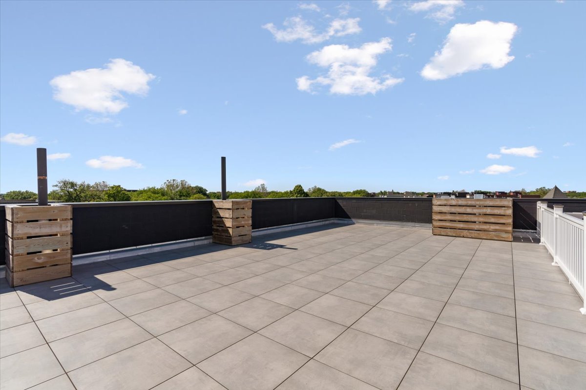 2024 W Irving Park Road Unit: 404