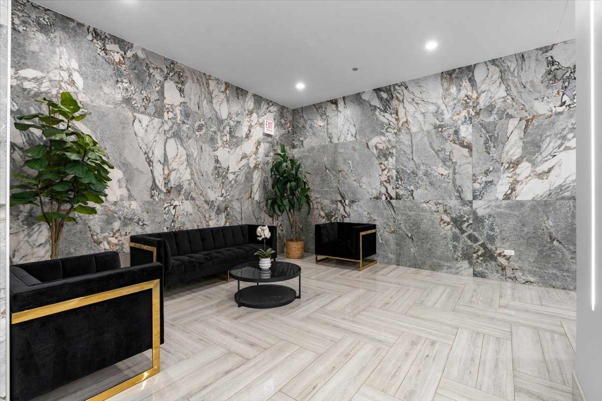 2024 W Irving Park Road Unit: 404