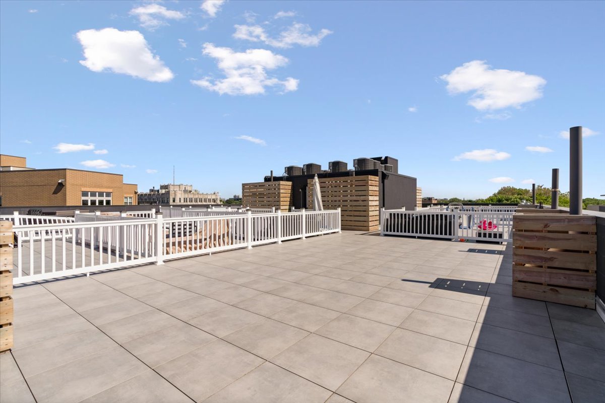 2024 W Irving Park Road Unit: 404