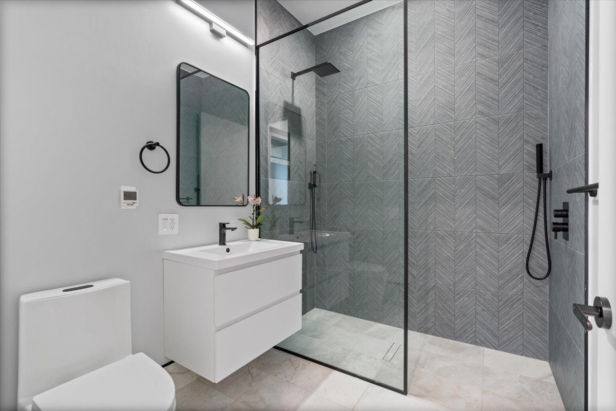 2024 W Irving Park Road Unit: 404