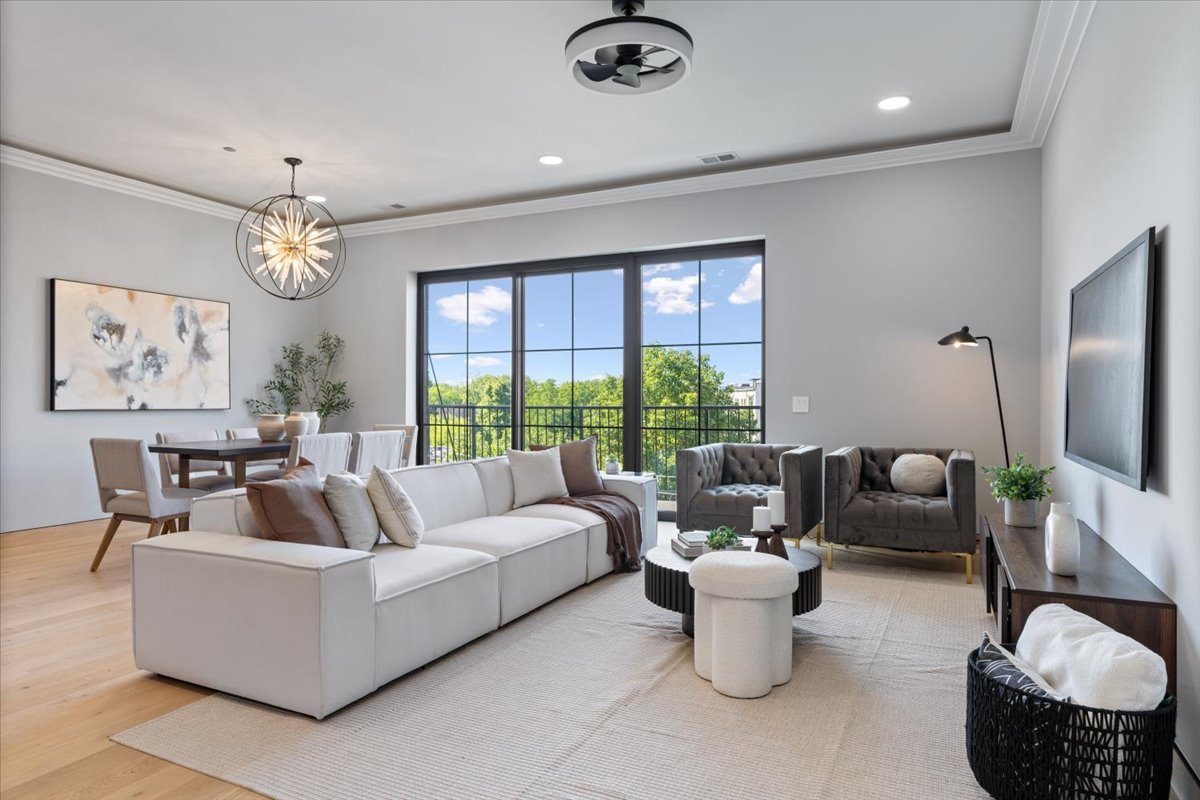 2024 W Irving Park Road Unit: 404