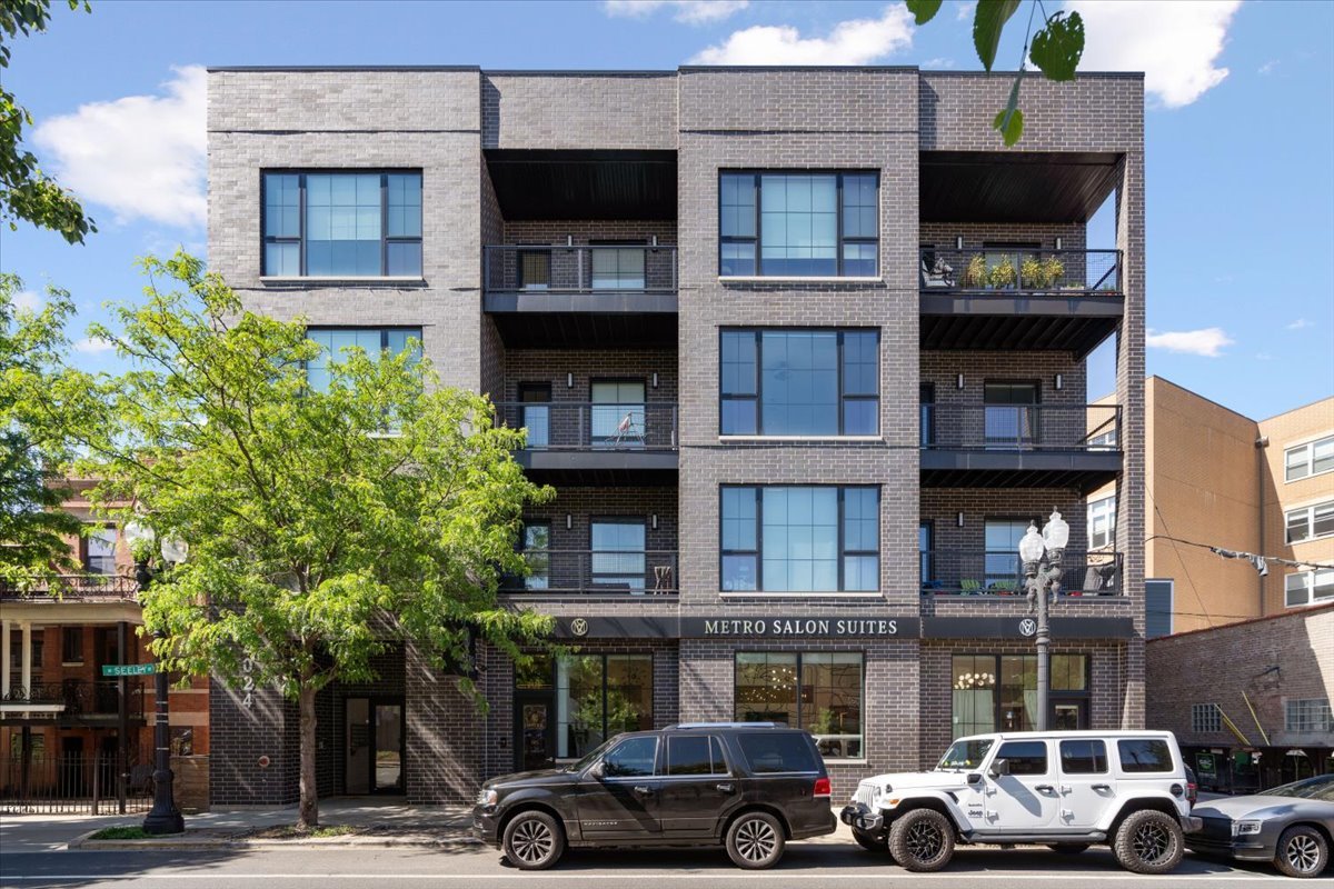 2024 W Irving Park Road Unit: 404