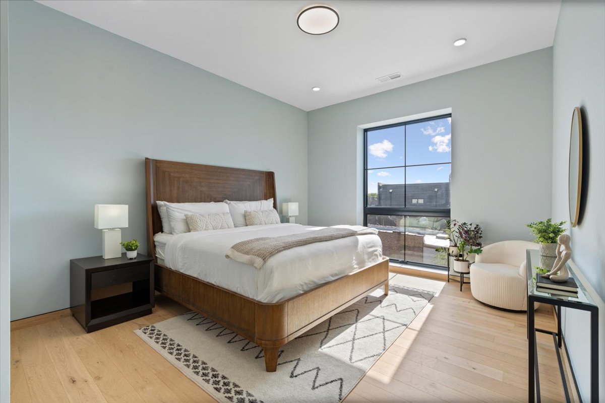 2024 W Irving Park Road Unit: 404