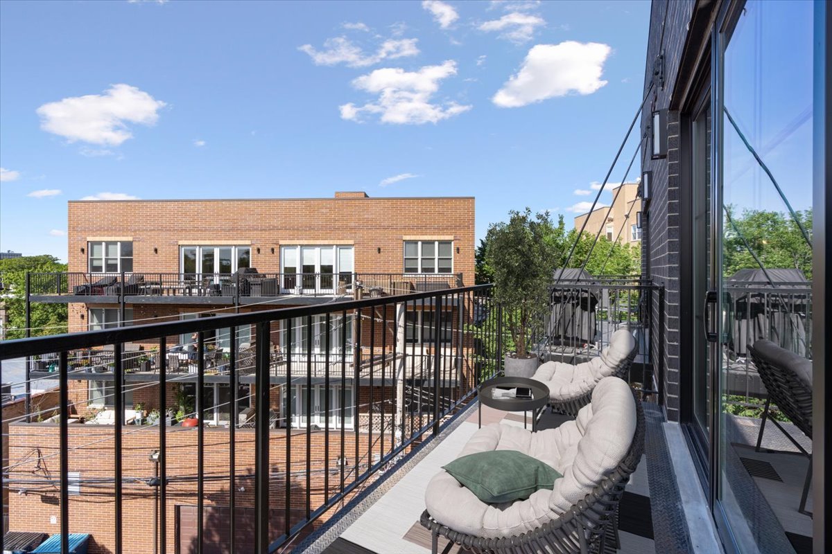2024 W Irving Park Road Unit: 404