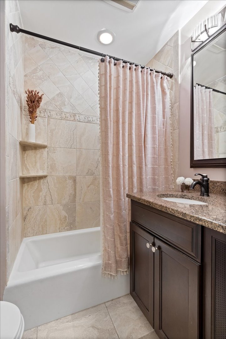1320 N STATE Parkway Unit: 1A