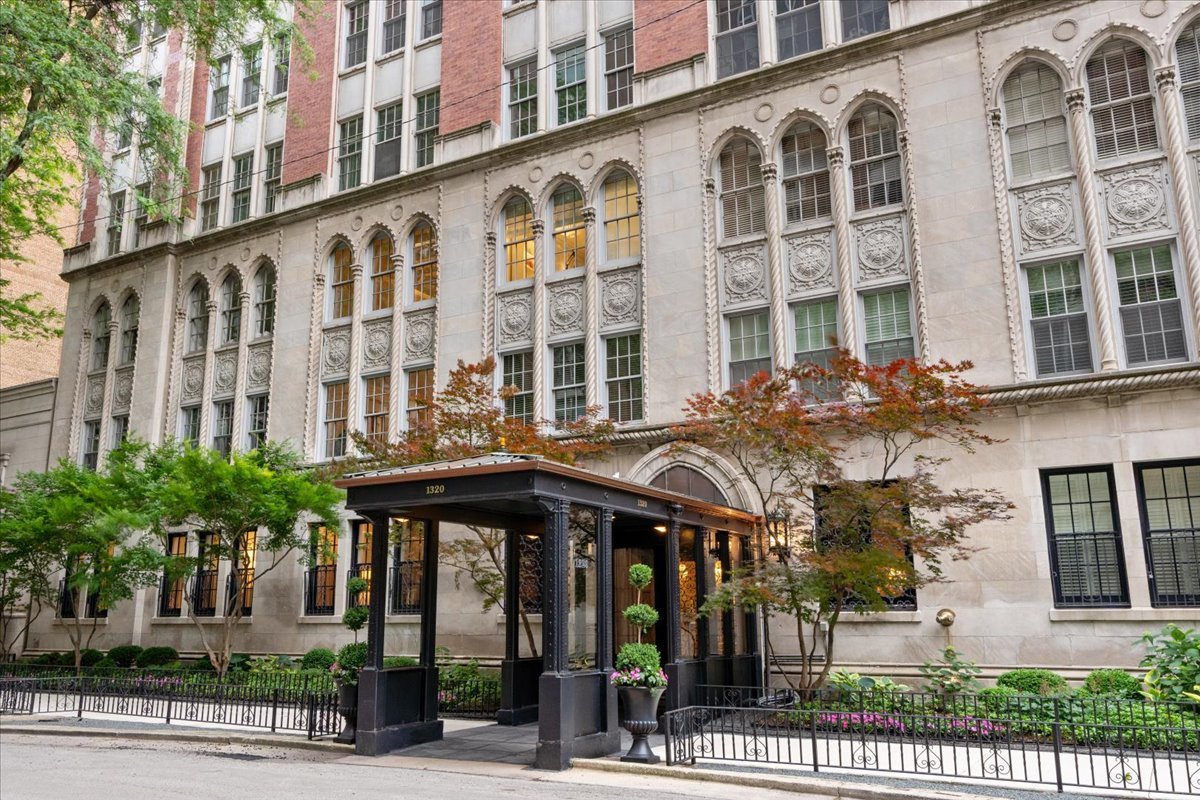 1320 N STATE Parkway Unit: 1A