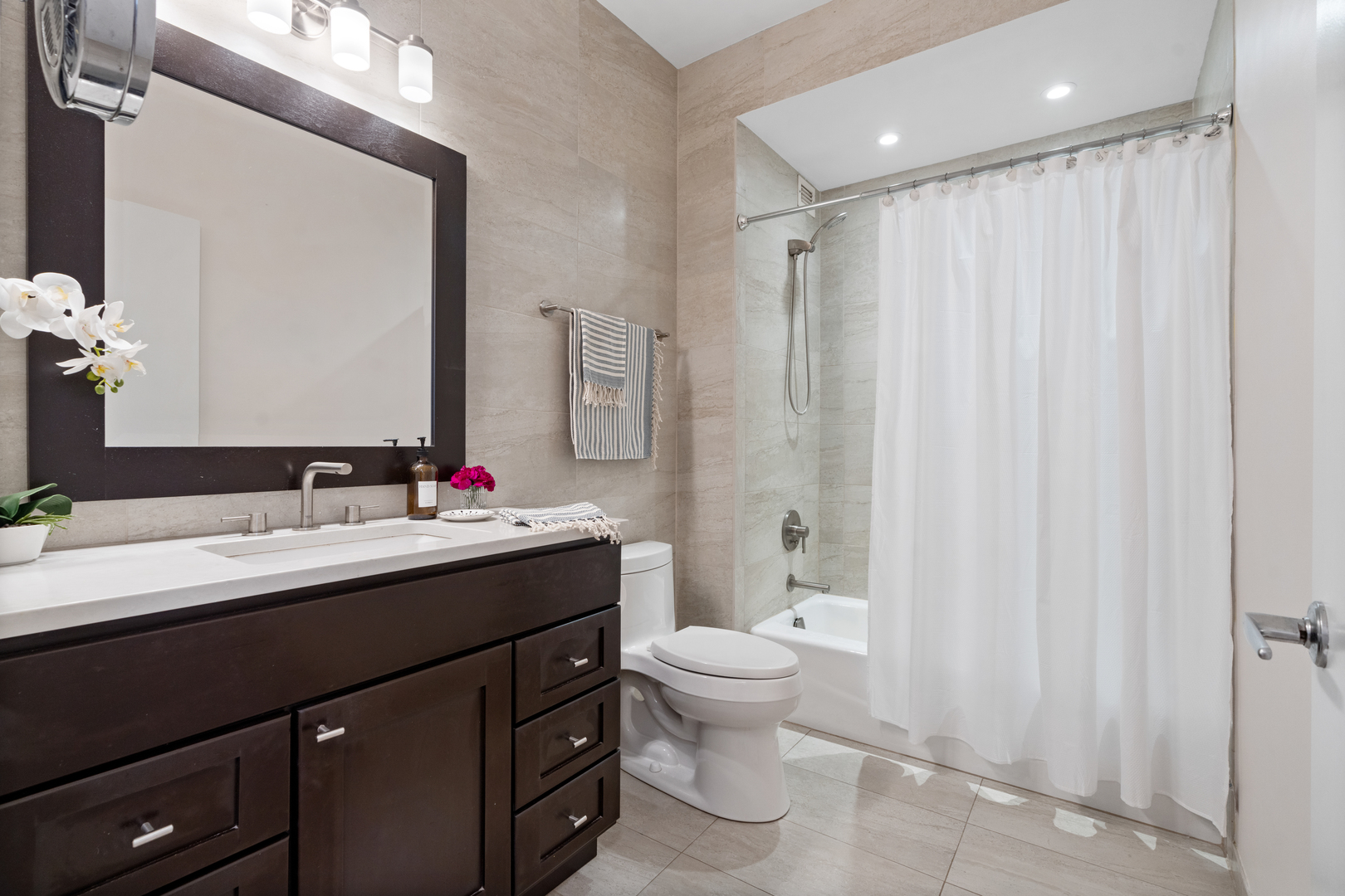 421 W HURON Street Unit: 908