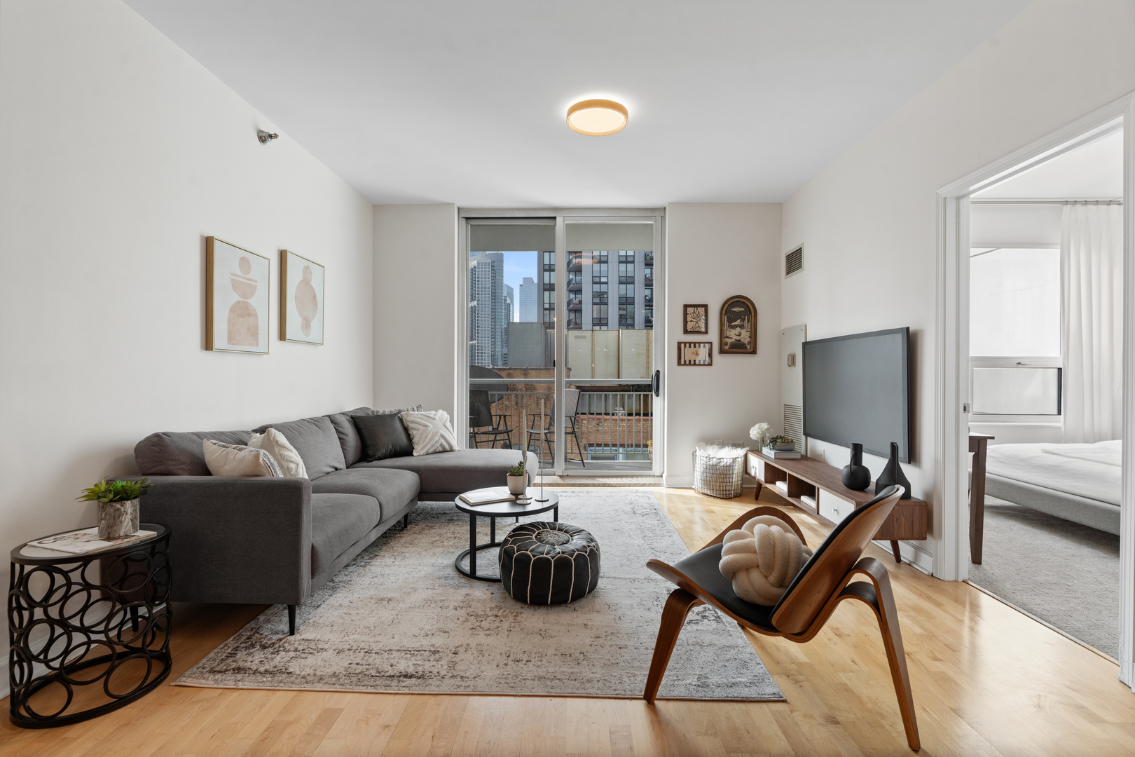 421 W HURON Street Unit: 908