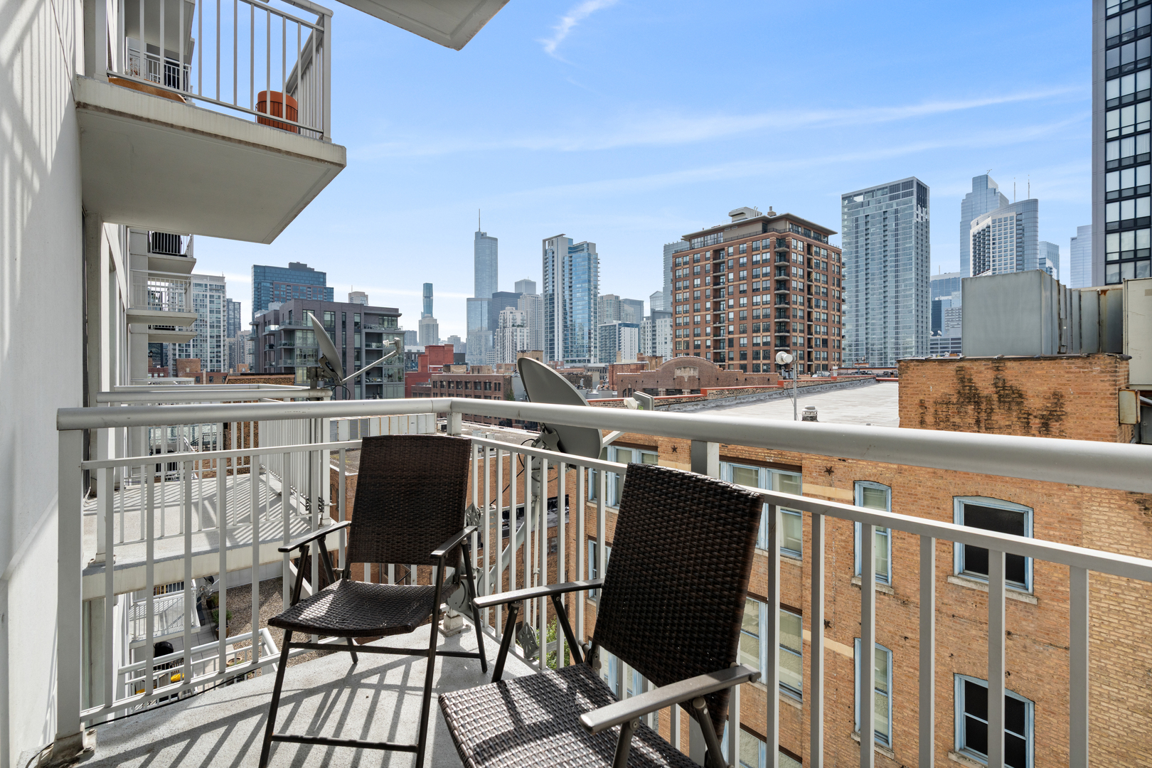421 W HURON Street Unit: 908