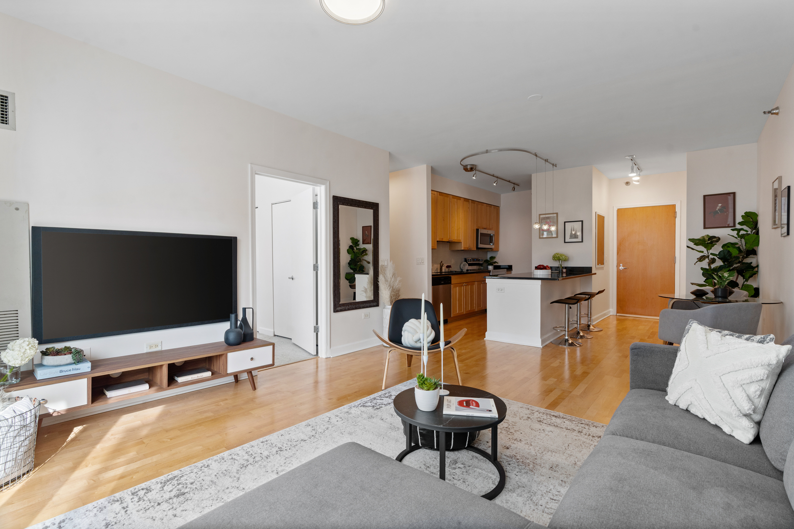 421 W HURON Street Unit: 908