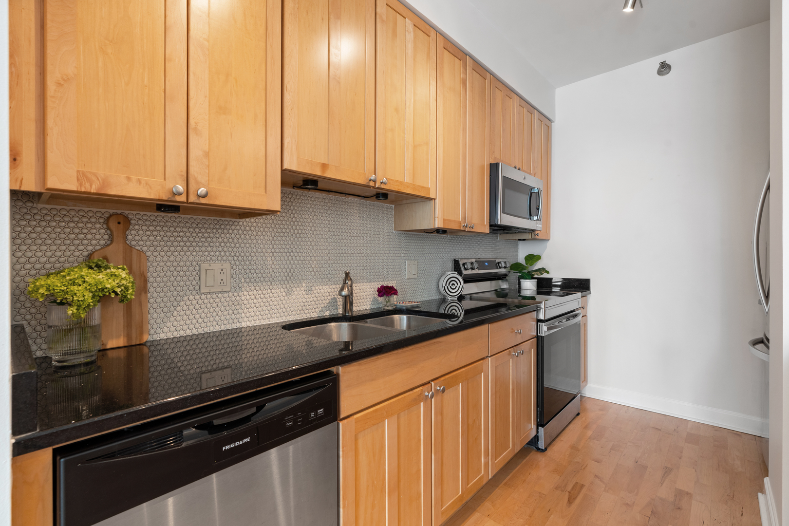 421 W HURON Street Unit: 908