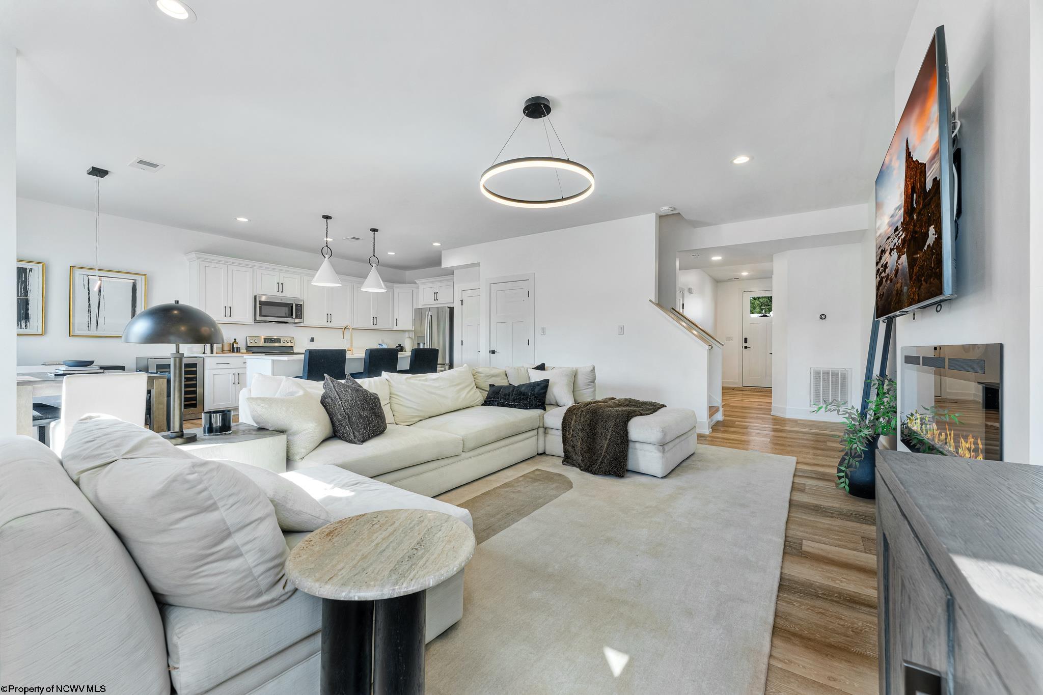 16 Reyes Lane