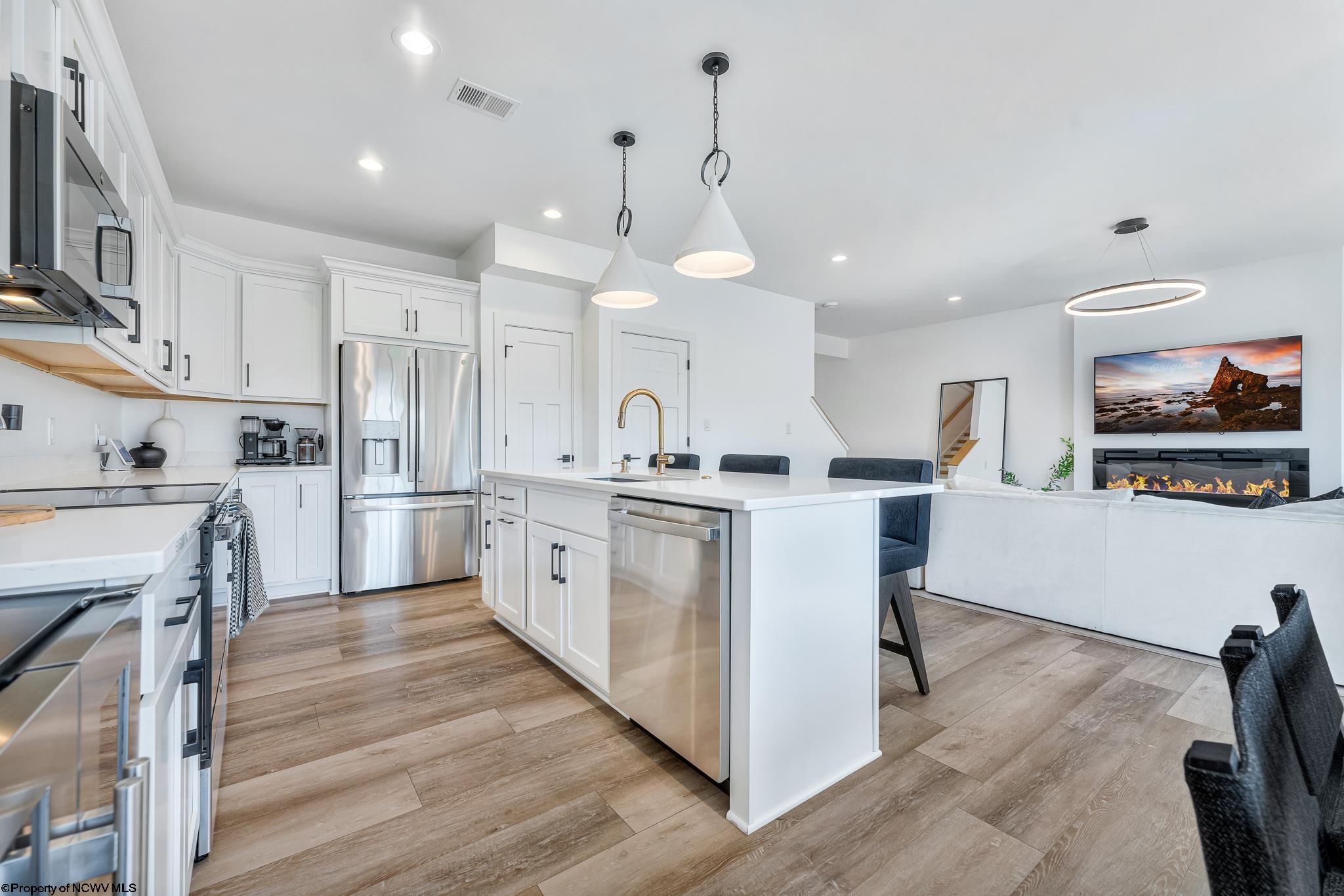 16 Reyes Lane