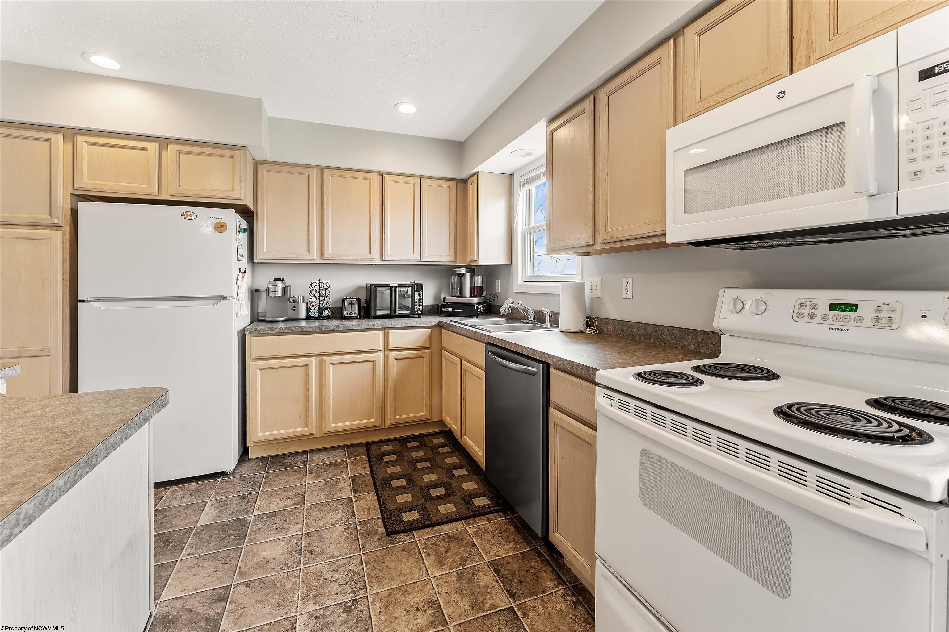 9 Sunridge Drive