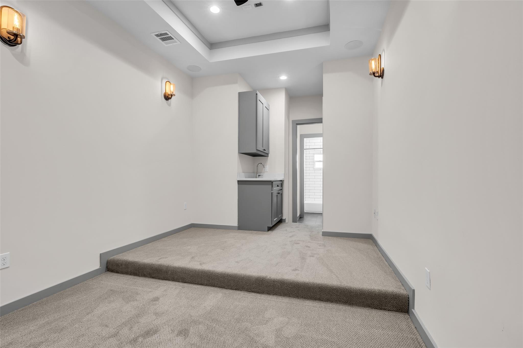 1207 E 28th Street